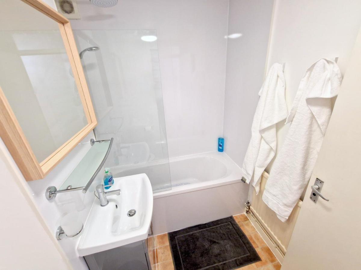 Flat In Battersea, 5 Minutes From Clapham Junction Station Apartment London Bagian luar foto