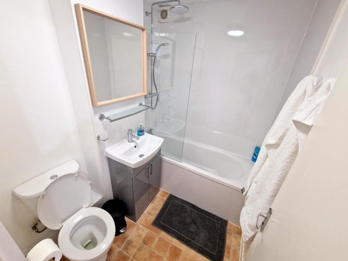 Flat In Battersea, 5 Minutes From Clapham Junction Station Apartment London Bagian luar foto