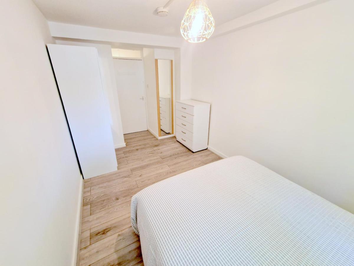 Flat In Battersea, 5 Minutes From Clapham Junction Station Apartment London Bagian luar foto