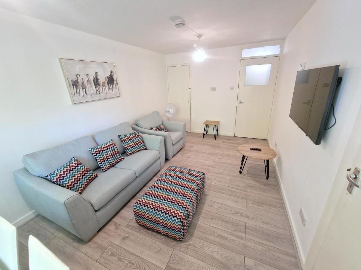 Flat In Battersea, 5 Minutes From Clapham Junction Station Apartment London Bagian luar foto